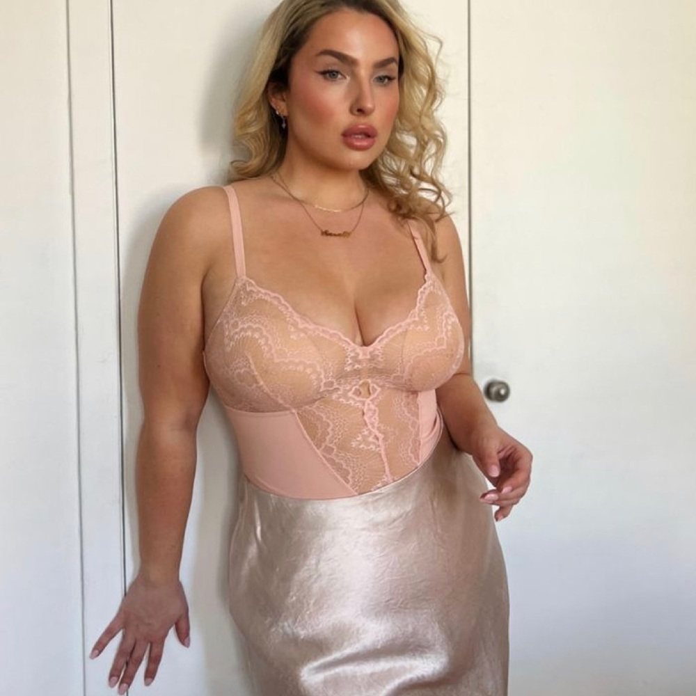 NWT Pinsy Sculpting Lace Shapewear Bodysuit